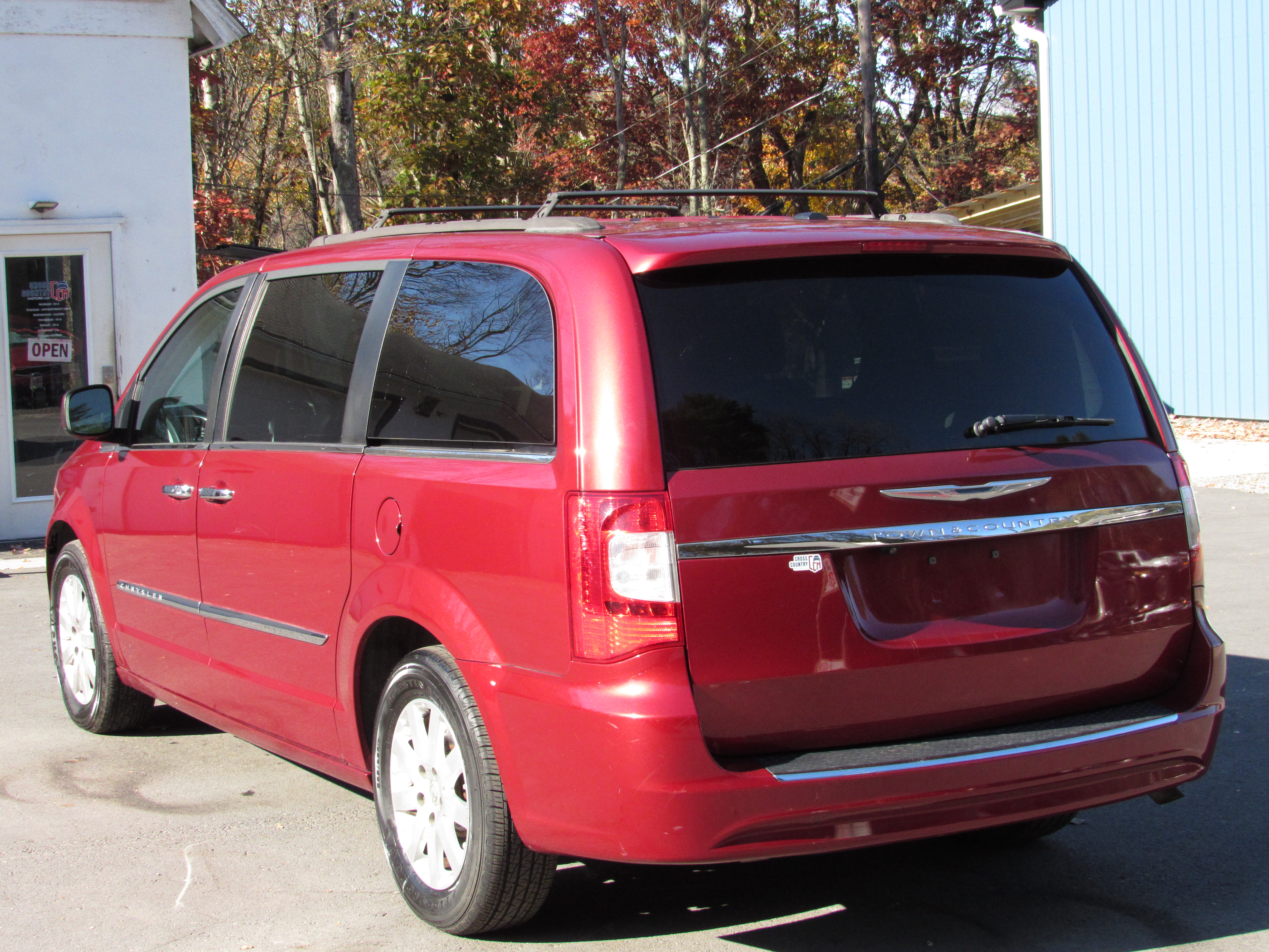 Used 2015 Chrysler Town & Country Touring FWD image 7