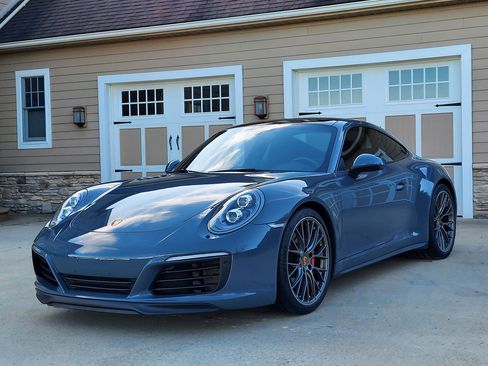 Used 2017 Porsche 911 Carrera 4S image 2