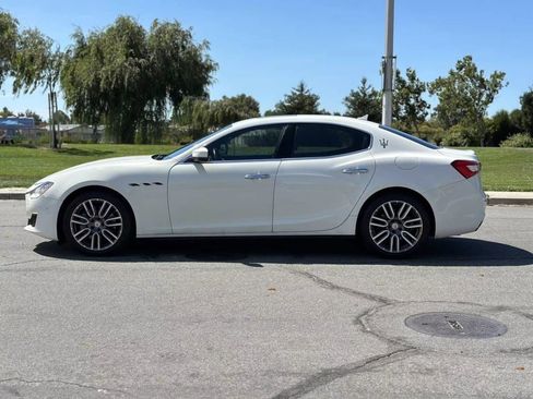 Used 2018 Maserati Ghibli image 2