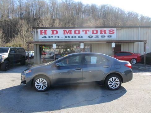 Used 2017 Toyota Corolla LE image 1