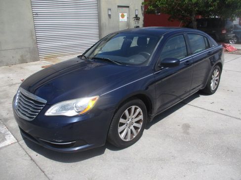 Used 2014 Chrysler 200 Touring Sedan FWD image 9