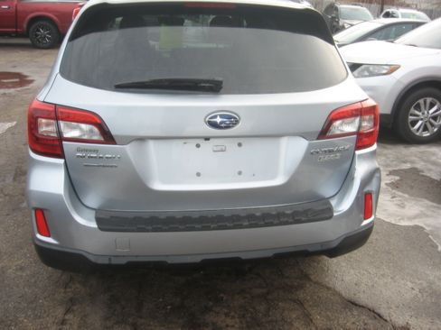 Used 2017 Subaru Outback 2.5i Premium image 5