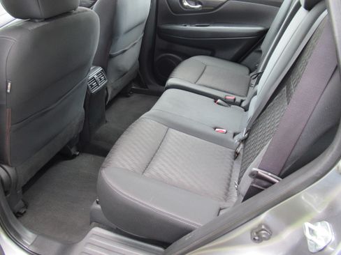 Used 2018 Nissan Rogue S image 15