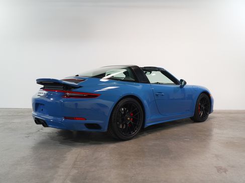 Used 2018 Porsche 911 Targa 4 GTS image 9