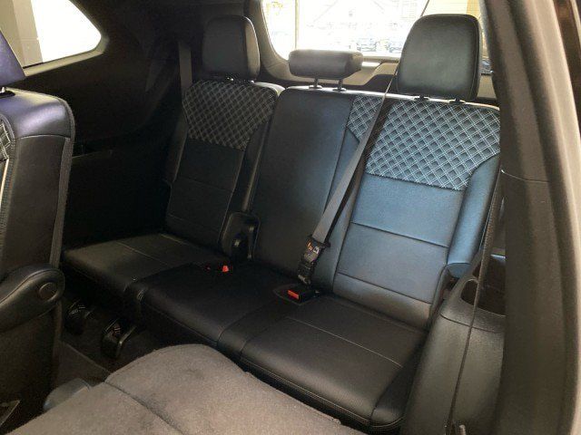 Used 2024 GMC Acadia Denali AWD/4WD image 11