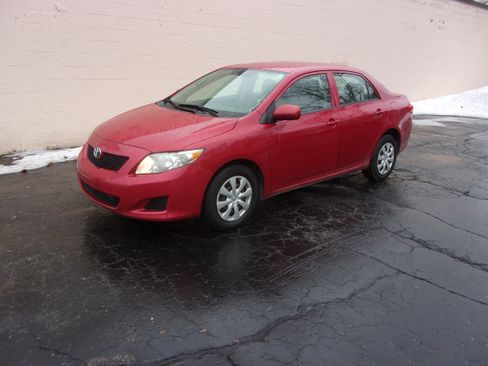 Used 2010 Toyota Corolla LE image 1