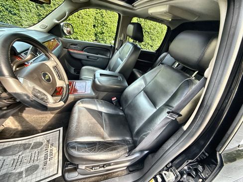 Used 2013 Chevrolet Avalanche LTZ image 6