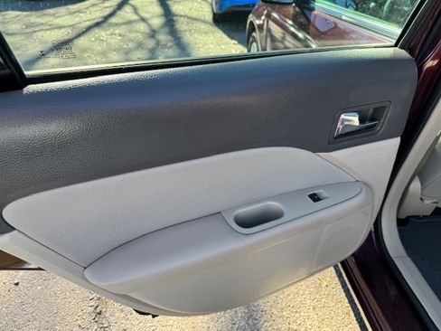 Used 2012 Ford Fusion SE image 9