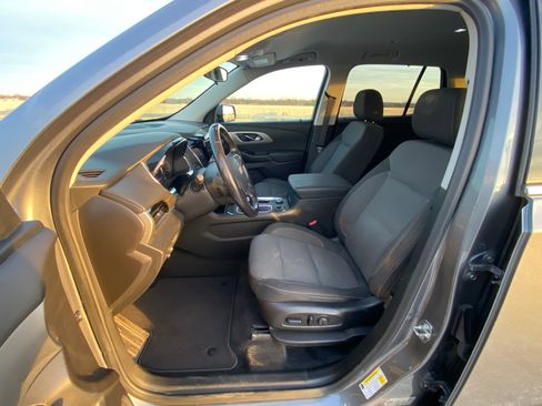 Used 2020 Chevrolet Traverse LT image 18