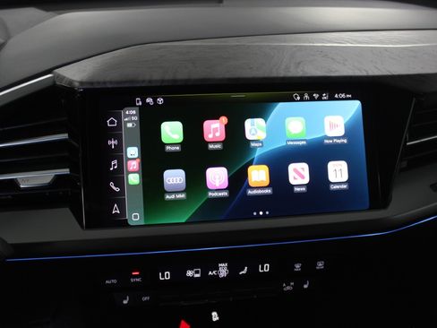 Used 2024 Audi Q4 e-tron Premium Plus image 17