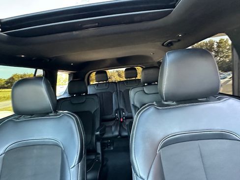 Used 2023 Jeep Grand Cherokee L Laredo image 15