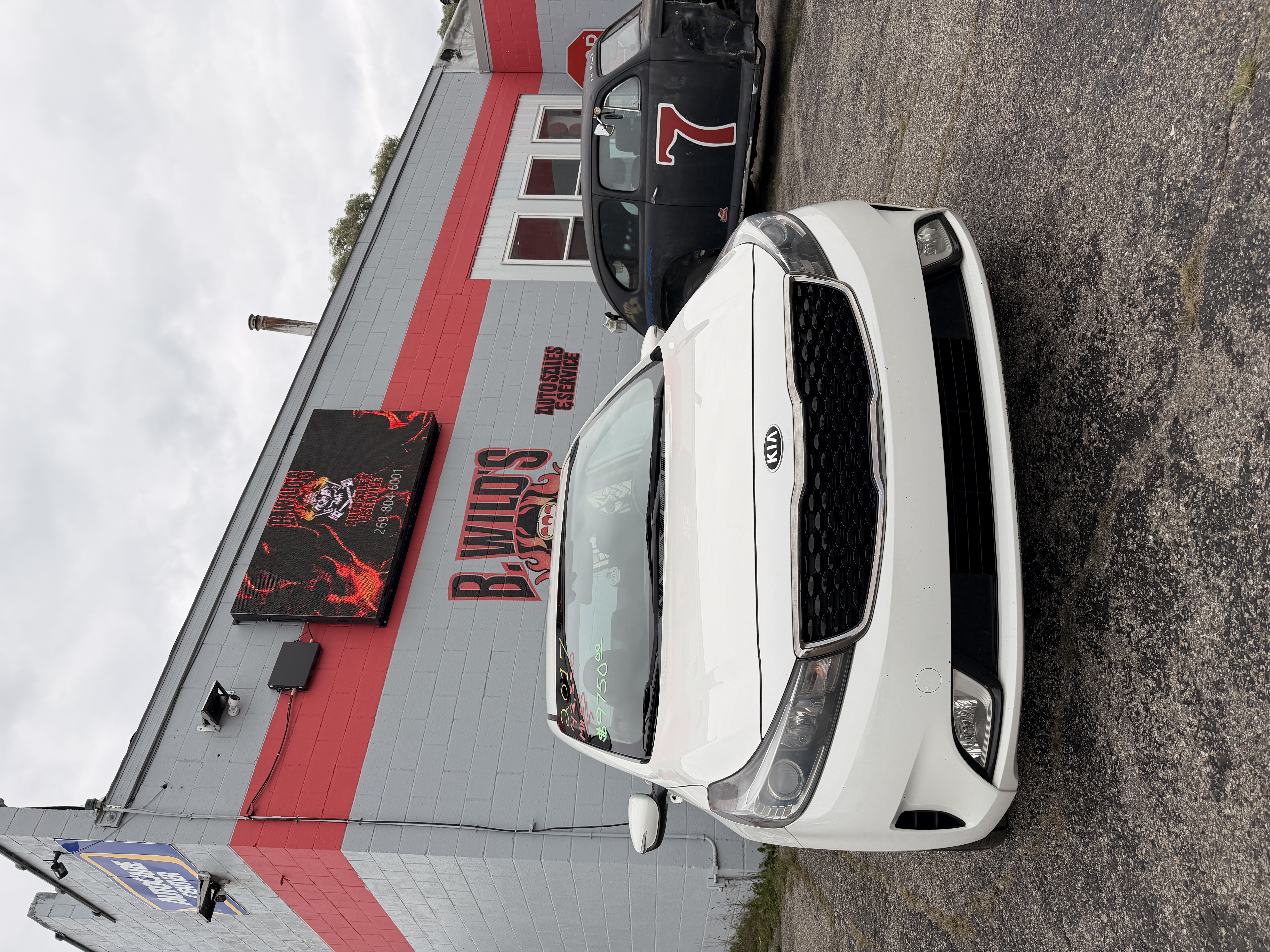Used 2017 Kia Forte Sedan FWD image 1