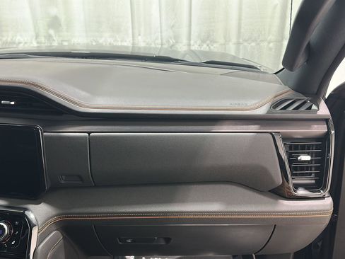 Used 2024 GMC Sierra 1500 AT4 image 29