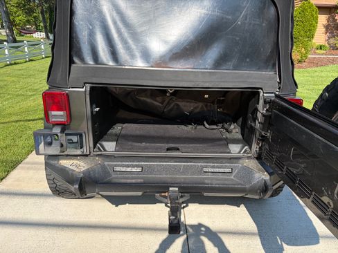 Used 2018 Jeep Wrangler JK 4WD Unlimited Sport image 7