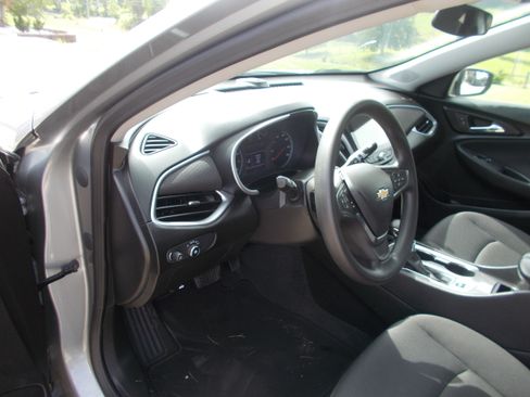 Used 2023 Chevrolet Malibu LT w/ 1LT FWD image 6