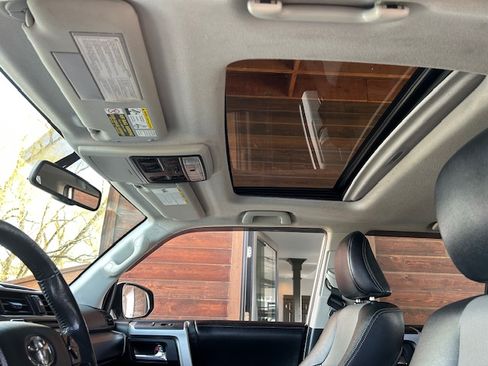 Used 2015 Toyota 4Runner SR5 Premium image 16