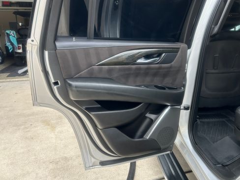 Used 2017 Cadillac Escalade 2WD Platinum image 40