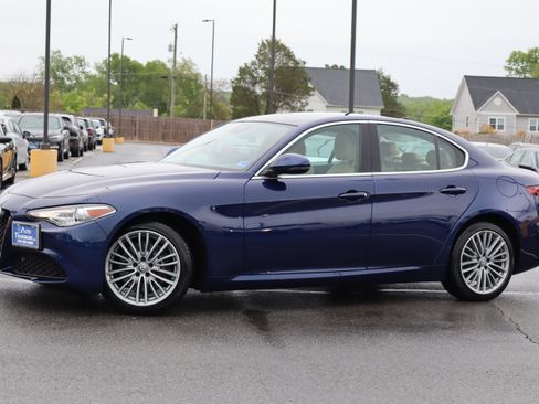 Used 2018 Alfa Romeo Giulia Ti AWD w/ Lusso Package image 2