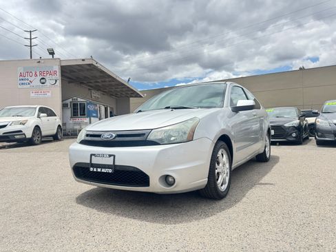Used 2010 Ford Focus SE Coupe FWD image 2
