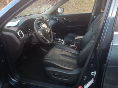 Used 2015 Nissan Rogue SV image 5