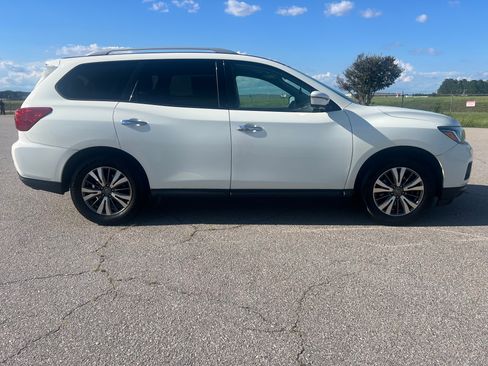 Used 2019 Nissan Pathfinder FWD image 4