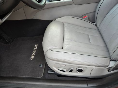 Used 2015 Hyundai Genesis 3.8 image 29