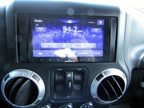 Used 2013 Jeep Wrangler Rubicon image 22