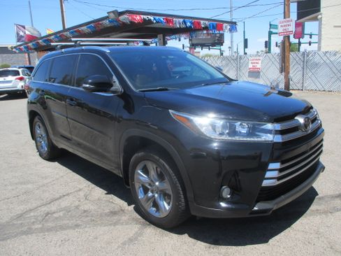 Used 2017 Toyota Highlander AWD Limited Platinum image 18