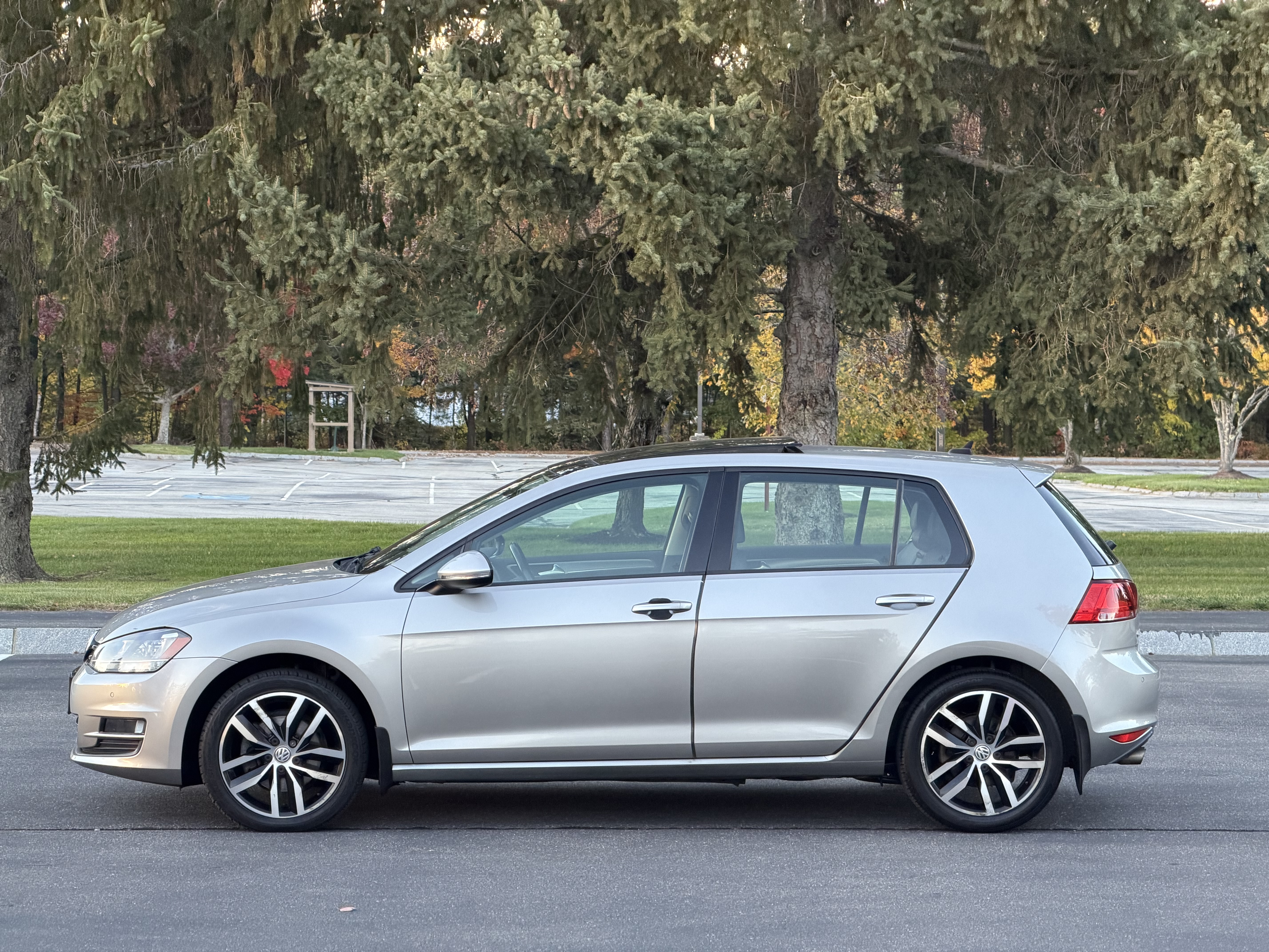 Used 2016 Volkswagen Golf SE FWD image 6