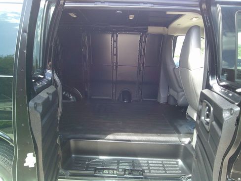 Used 2019 Chevrolet Express 2500 RWD image 16