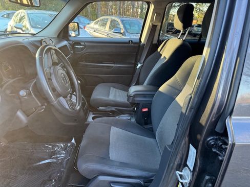 Used 2016 Jeep Patriot Latitude image 9