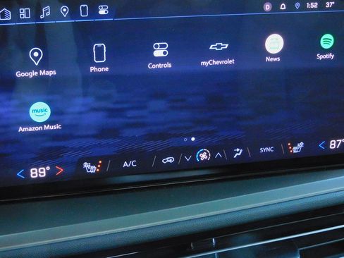 Used 2025 Chevrolet Traverse LT image 7