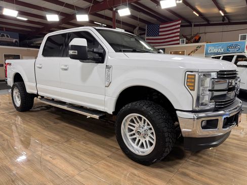 Used 2019 Ford F250 Lariat w/ Lariat Value Package image 3