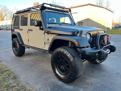 Used 2018 Jeep Wrangler Unlimited Rubicon image 4