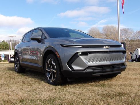 New 2026 Chevrolet Equinox EV LT image 9