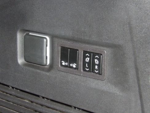 Used 2024 GMC Yukon XL 2WD SLT image 37