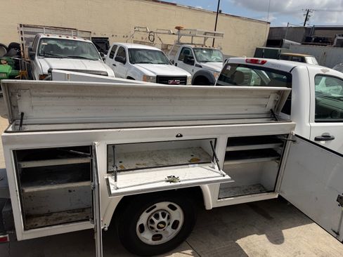Used 2011 Chevrolet Silverado 2500 2WD Regular Cab image 11