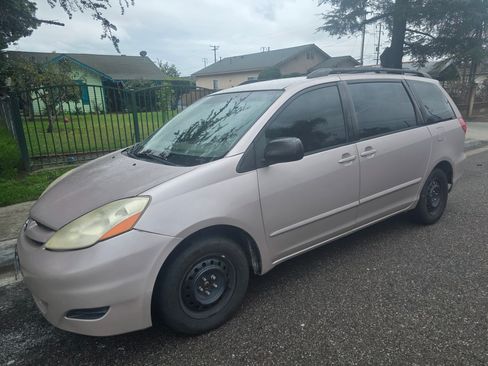 Used 2007 Toyota Sienna CE image 1