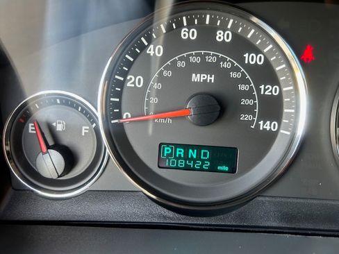 Used 2005 Jeep Grand Cherokee Limited image 9