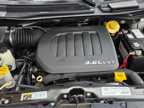 Used 2018 Dodge Grand Caravan SE image 12