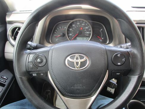 Used 2014 Toyota RAV4 AWD LE image 30