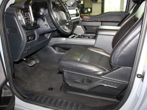 Used 2024 Ford F250 4x4 Crew Cab Super Duty image 17