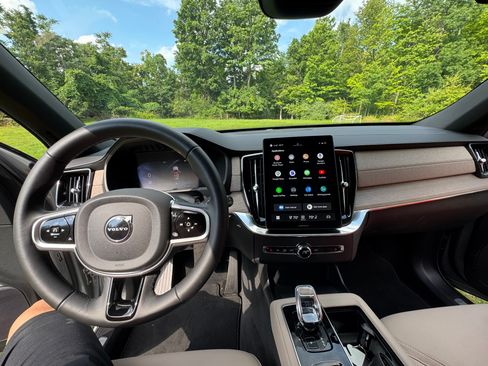 Used 2025 Volvo XC90 AWD B6 Plus image 7
