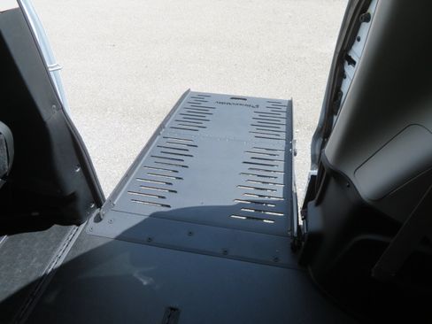 Used 2024 Chrysler Pacifica Touring-L image 28