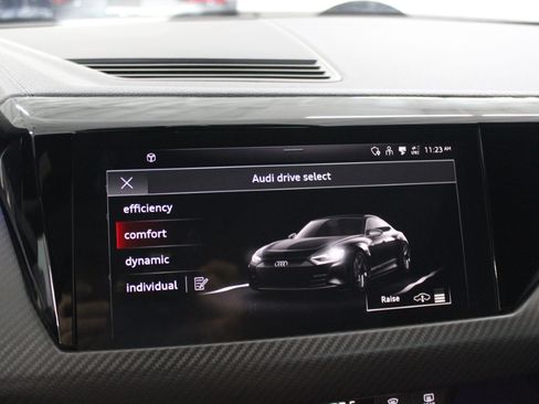 Used 2023 Audi e-tron GT Premium Plus image 28