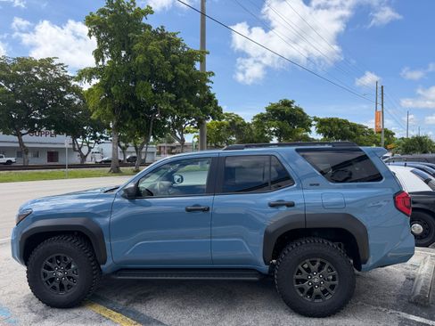 Used 2025 Toyota 4Runner 4WD image 5