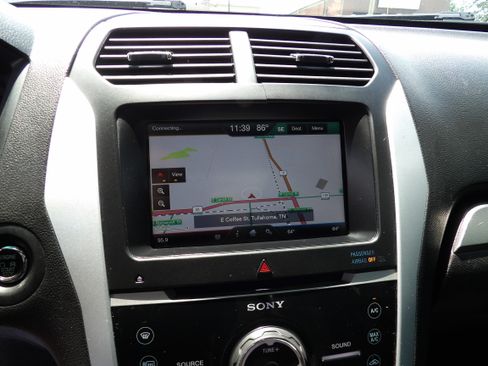 Used 2014 Ford Explorer 4WD Sport image 10