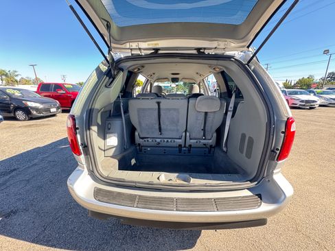 Used 2005 Chrysler Town & Country Touring image 19