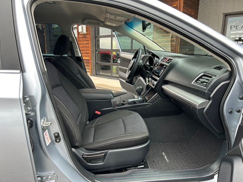 Used 2018 Subaru Outback 2.5i AWD/4WD image 11