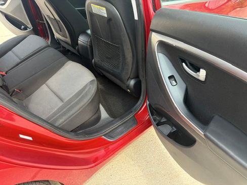 Used 2017 Hyundai Elantra GT Hatchback FWD image 13